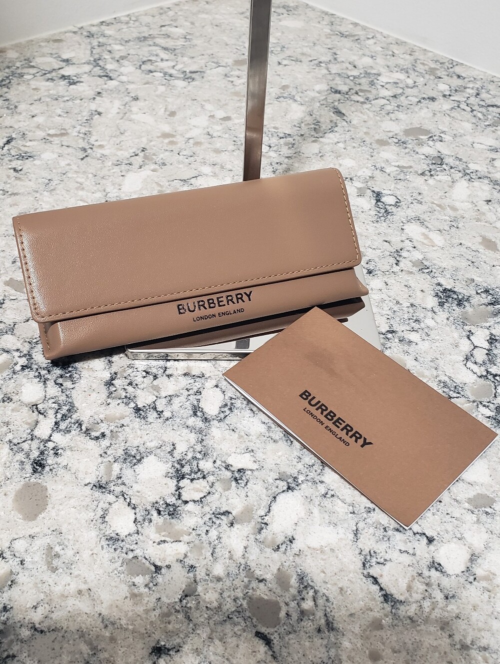 EUC Burberry Camel Brown Magnetic Sunglass Case